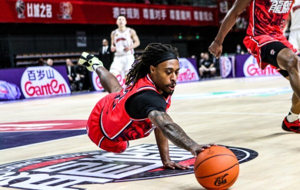 九连阳 探长：广东交易得到广州外援麦考尔 并与其完成签约！