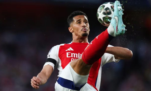 申捷策略 阿斯：皇马需要引进一名世界级后卫，目前仍在关注萨利巴